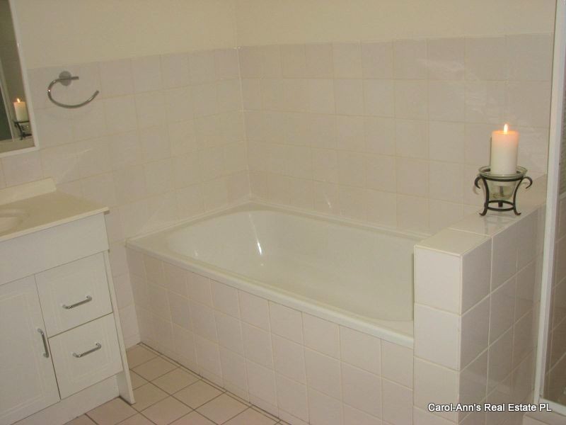 2/253 Riding Road, Balmoral QLD 4171