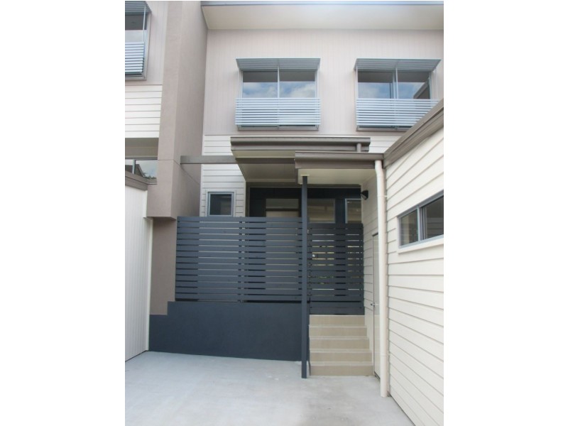 1,2,3 21 Bartlett Street, Morningside QLD 4170