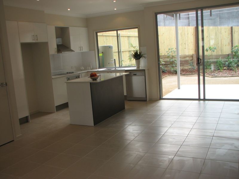 1,2,3 21 Bartlett Street, Morningside QLD 4170