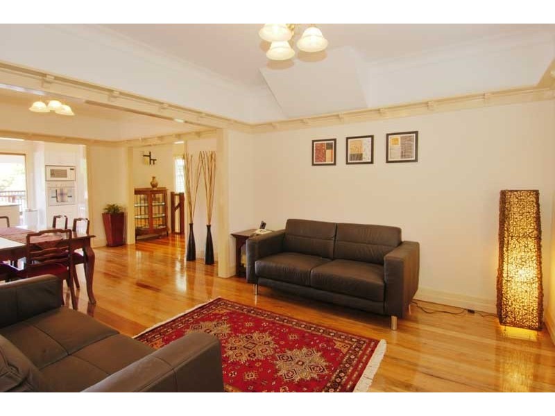 72 Macauly Street, Coorparoo QLD 4151