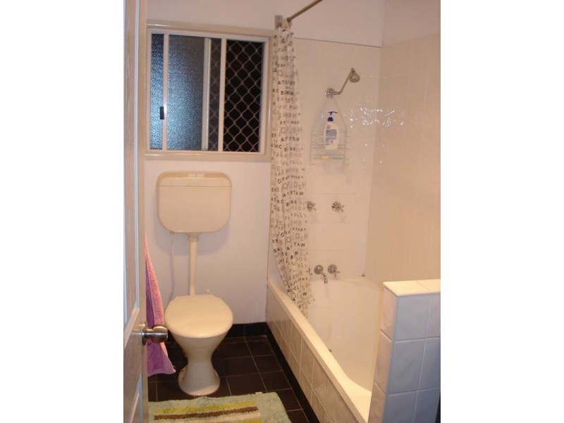 215 Kianawah Rd, Wynnum West QLD 4178