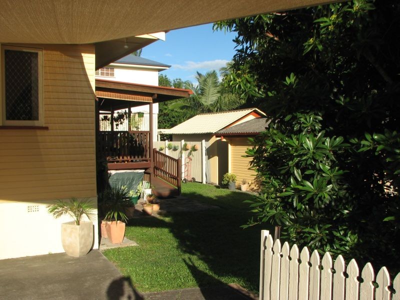 8 Redcar Street, Bulimba QLD 4171