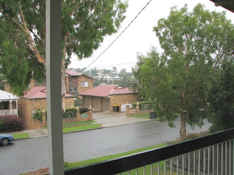 54 Dutton Street, Hawthorne QLD 4171