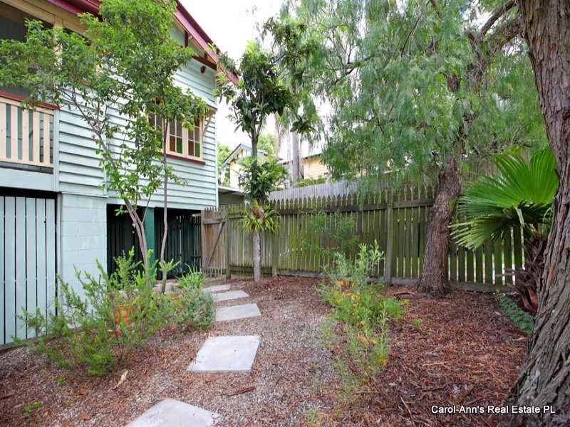 97 Macrossan Avenue, Norman Park QLD 4170
