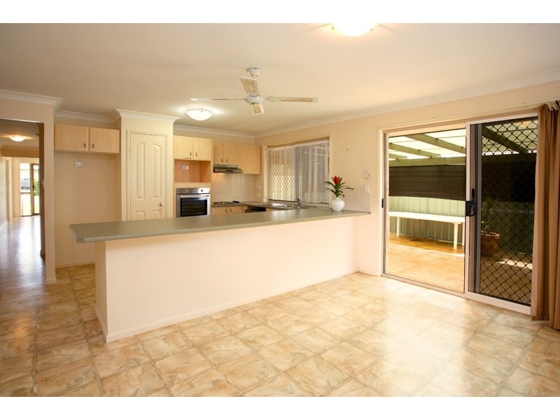 8 Glenwood Place, Wynnum West QLD 4178