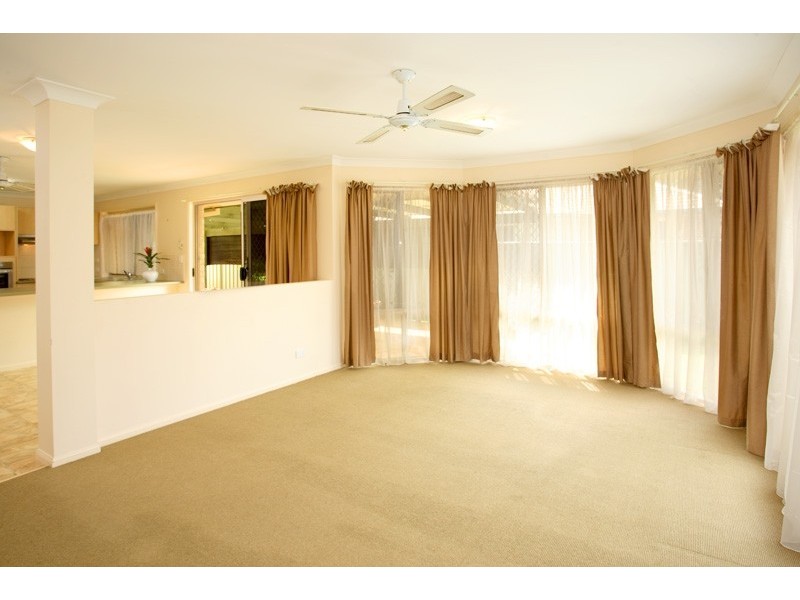 8 Glenwood Place, Wynnum West QLD 4178