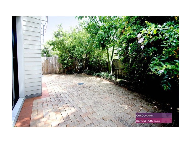 1/77 Barton Road, Hawthorne QLD 4171