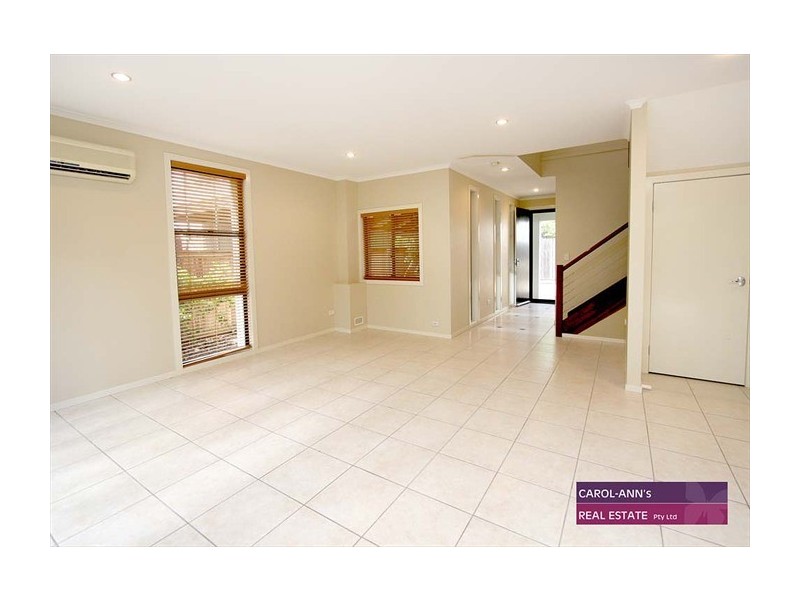 1/77 Barton Road, Hawthorne QLD 4171