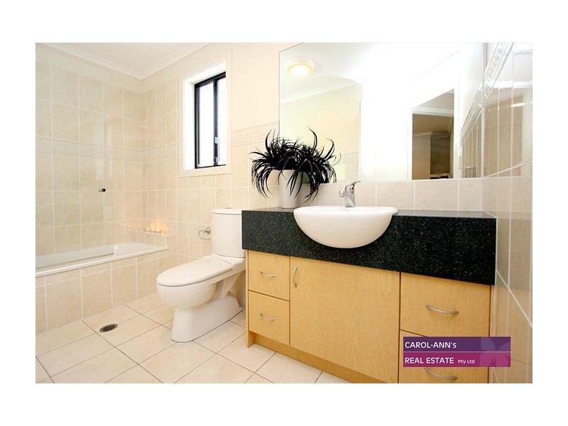 1/77 Barton Road, Hawthorne QLD 4171