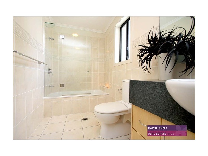 1/77 Barton Road, Hawthorne QLD 4171