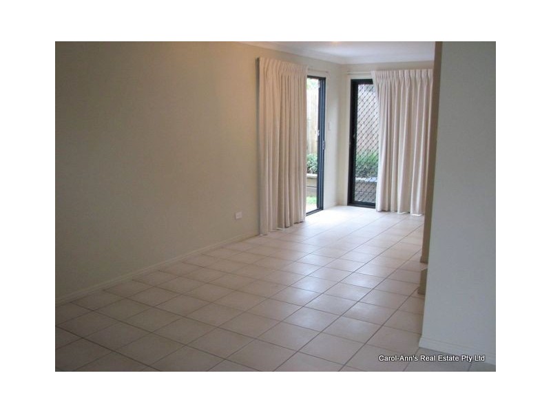 2/8 Grout Street, Macgregor QLD 4109