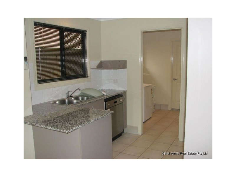 2/8 Grout Street, Macgregor QLD 4109