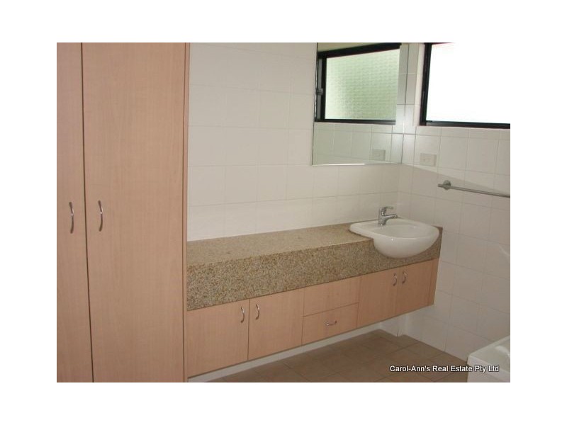 2/8 Grout Street, Macgregor QLD 4109