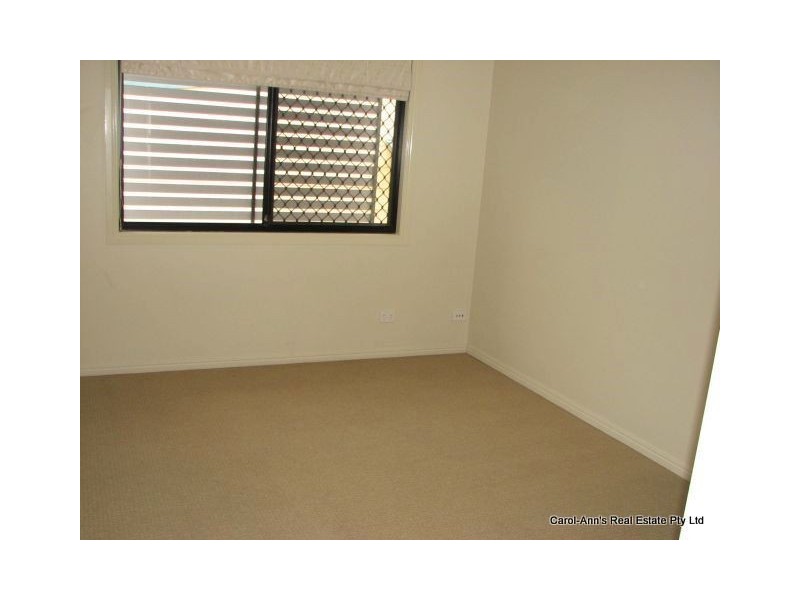 2/8 Grout Street, Macgregor QLD 4109