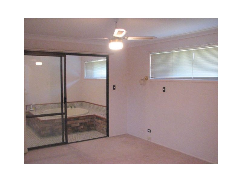 15 Stanmere Street, Carindale QLD 4152