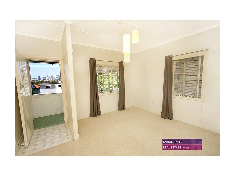 9 Ryan Ave, Balmoral QLD 4171