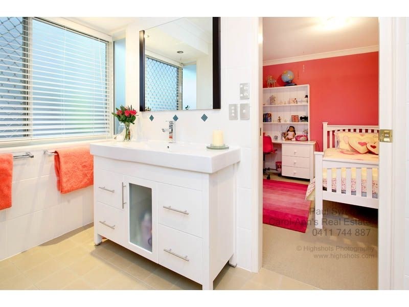 13 Savanna Pl, Eight Mile Plains QLD 4113