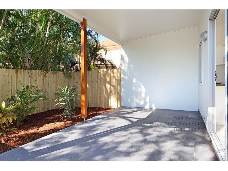 2/79 Dickenson Street, Carina QLD 4152