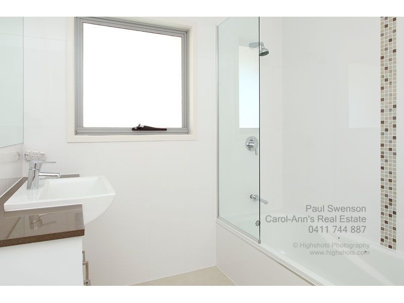 2/79 Dickenson Street, Carina QLD 4152