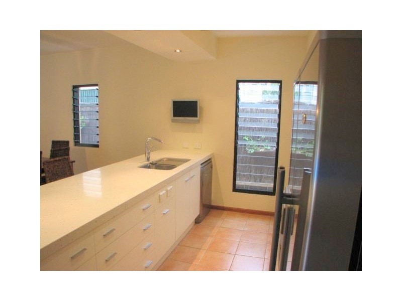 16 David Street, Morningside QLD 4170
