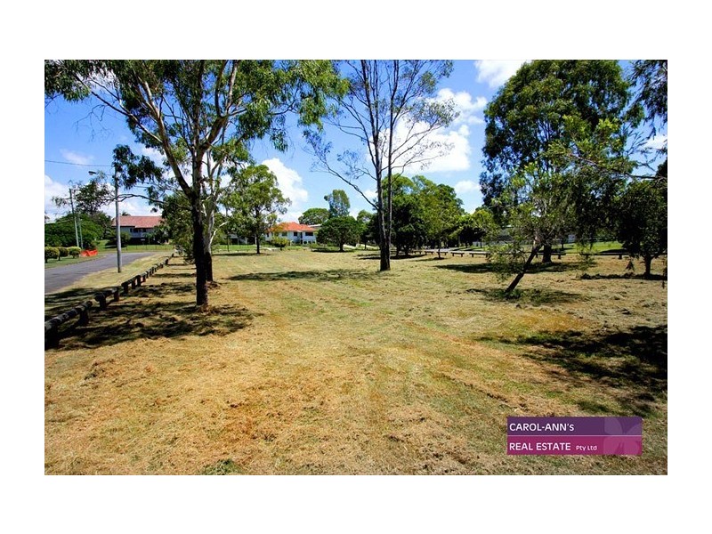 7 Latina Ave, Seven Hills QLD 4170
