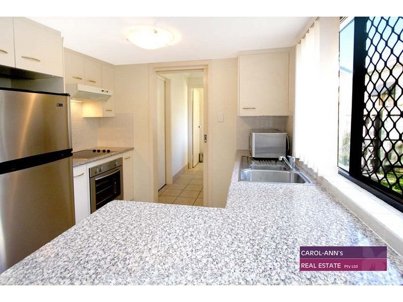 2/11 Barton Road, Hawthorne QLD 4171