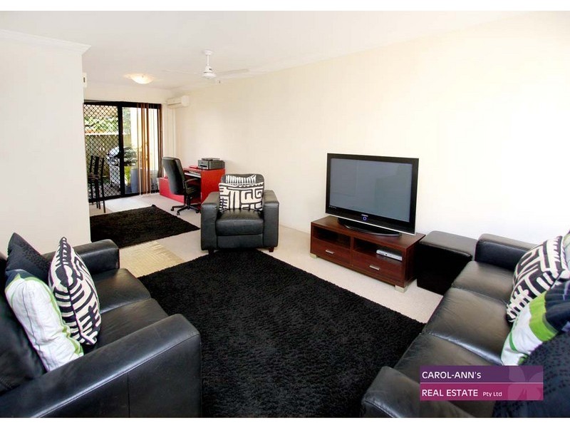 2/11 Barton Road, Hawthorne QLD 4171