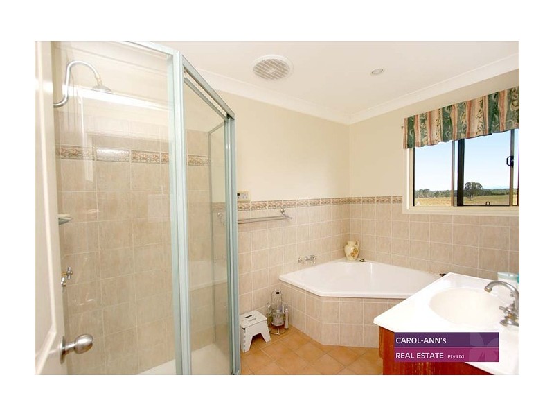 33 The Esplanade, Jacobs Well QLD 4208