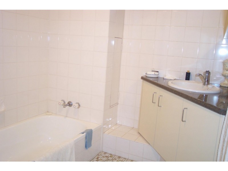 2/61 Rialto Street, Coorparoo QLD 4151