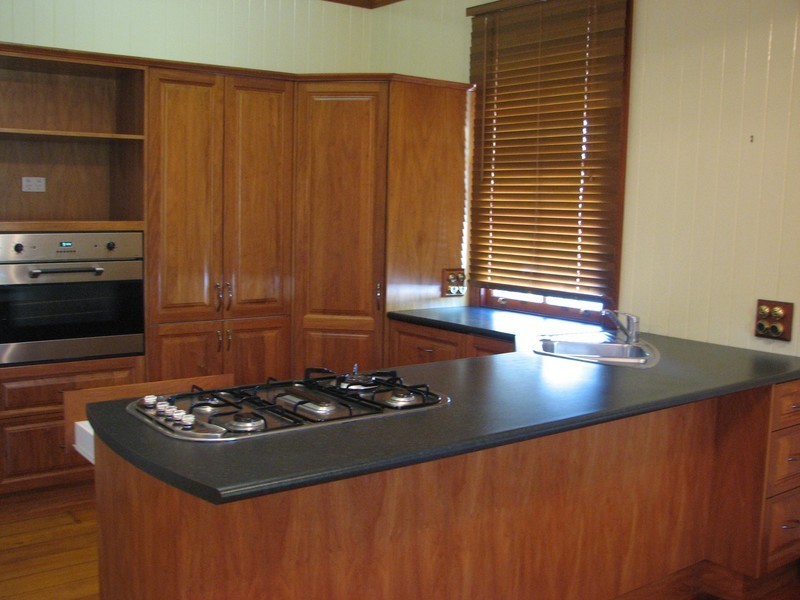 24 Railway Parade, Norman Park QLD 4170