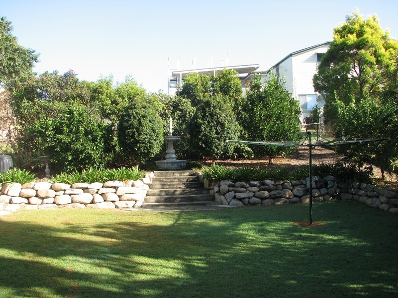 24 Railway Parade, Norman Park QLD 4170