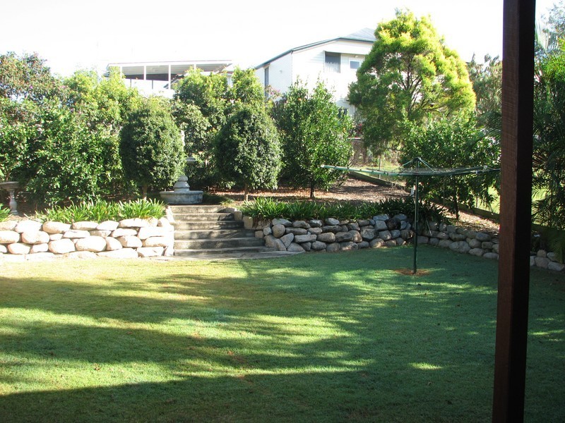 24 Railway Parade, Norman Park QLD 4170