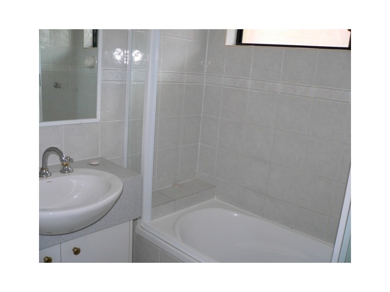 6/11 Barton Road, Hawthorne QLD 4171