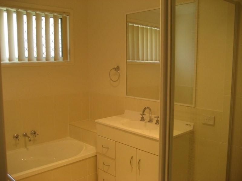 52 Wirra Court, Wynnum West QLD 4178