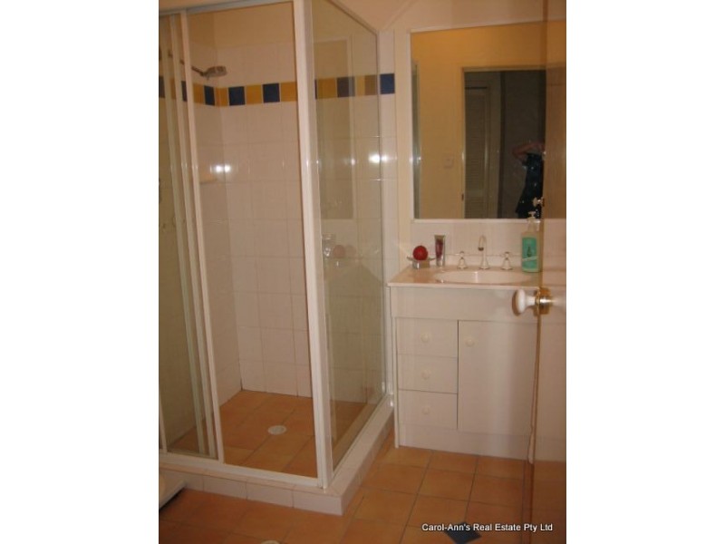 9/16 Jellicoe Street, Coorparoo QLD 4151