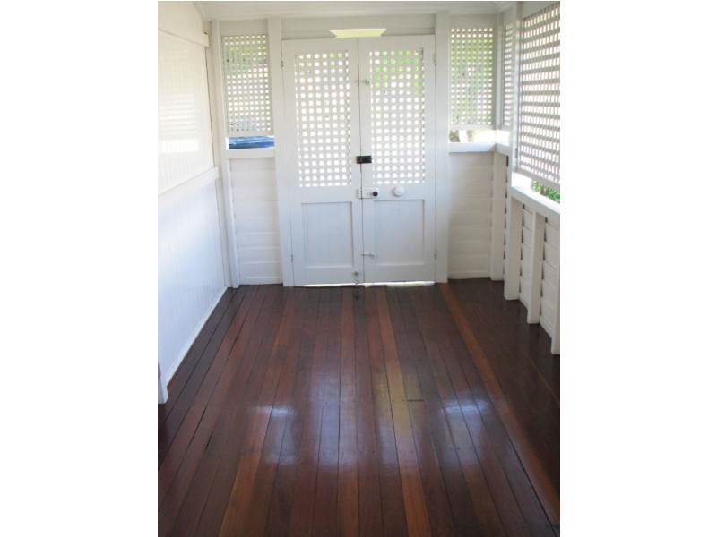 44 BARTON PARADE, Balmoral QLD 4171