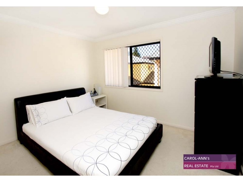 2/11 Barton Road, Balmoral QLD 4171