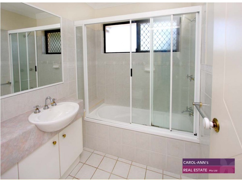 2/11 Barton Road, Balmoral QLD 4171