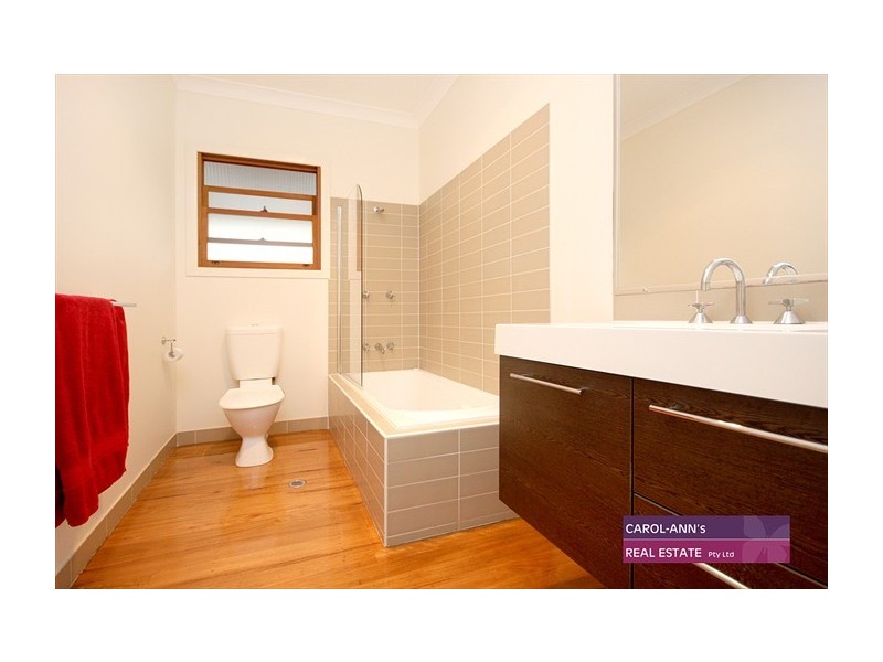 76 Beauvardia St, Cannon Hill QLD 4170