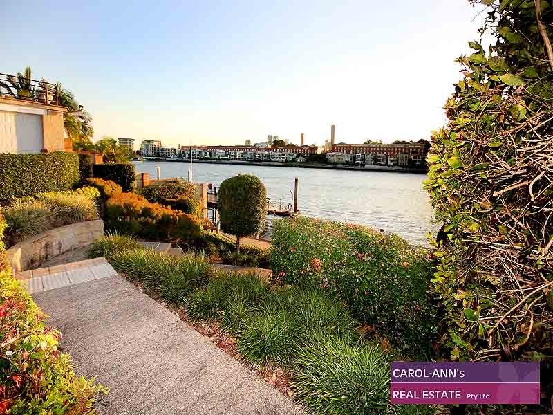 178 Barton Road, Hawthorne QLD 4171