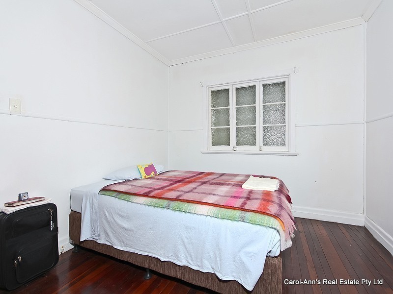 140 Macrossan Avenue, Norman Park QLD 4170