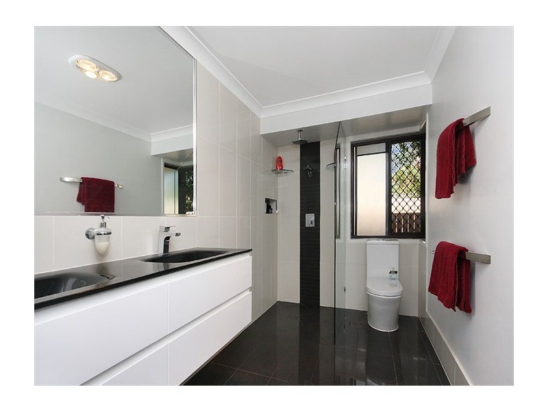 5 Baguette St, Carina QLD 4152