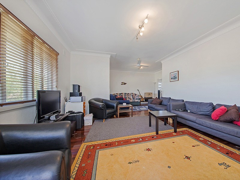 5 Russell Avenue, Norman Park QLD 4170