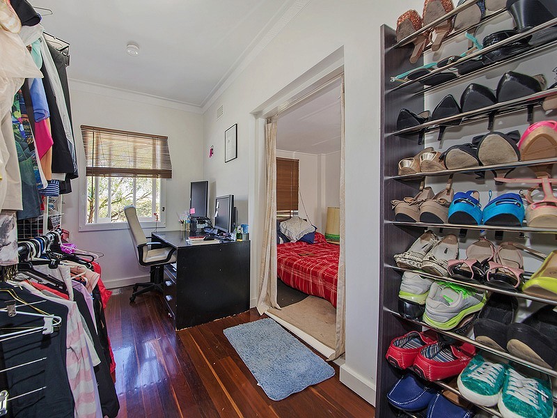 5 Russell Avenue, Norman Park QLD 4170