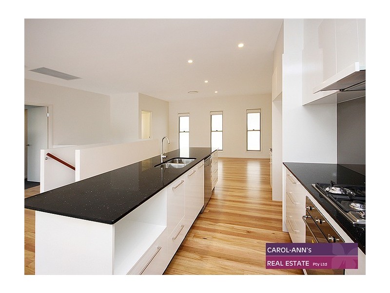 5 Barton Road, Balmoral QLD 4171