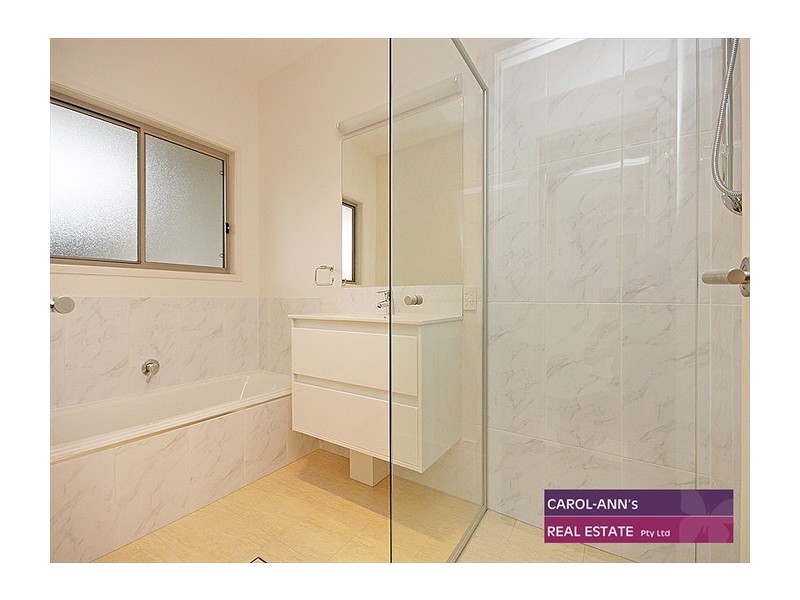 5 Barton Road, Balmoral QLD 4171