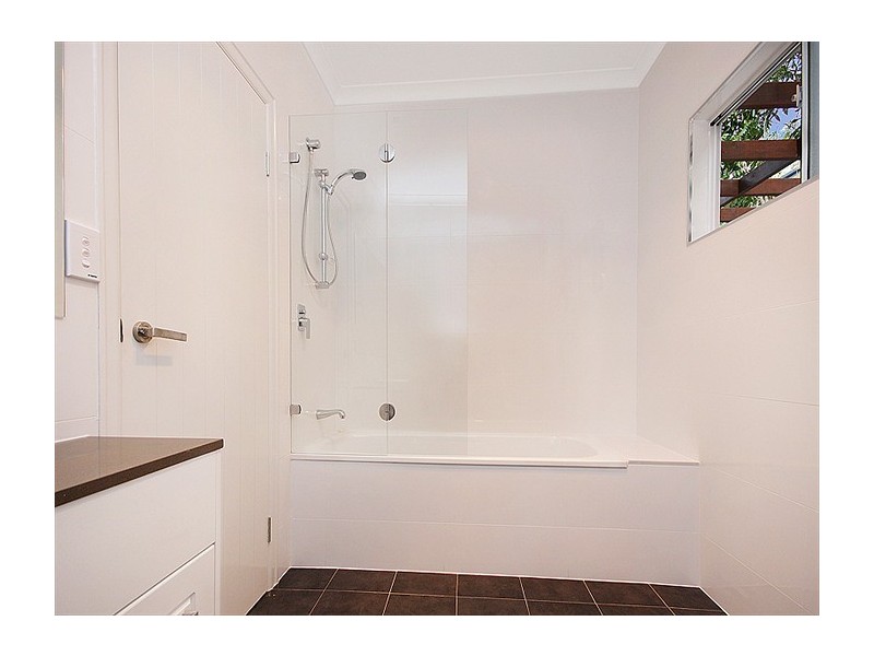 2/23a Marian Street, Coorparoo QLD 4151