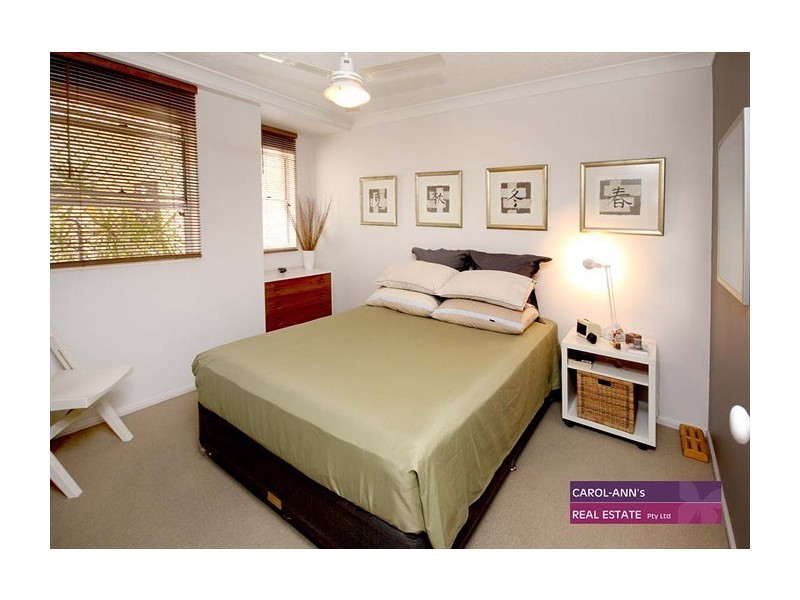 2/92 Norman Cres, Norman Park QLD 4170