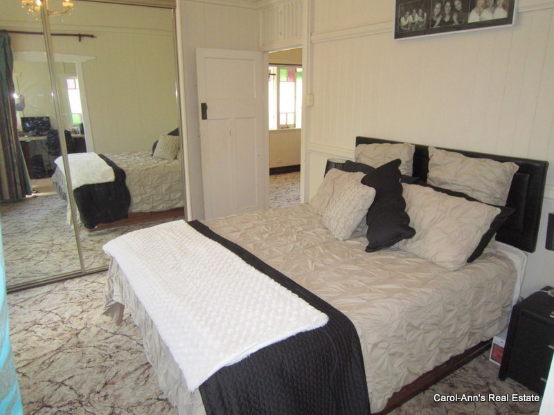126 Barton Road, Hawthorne QLD 4171