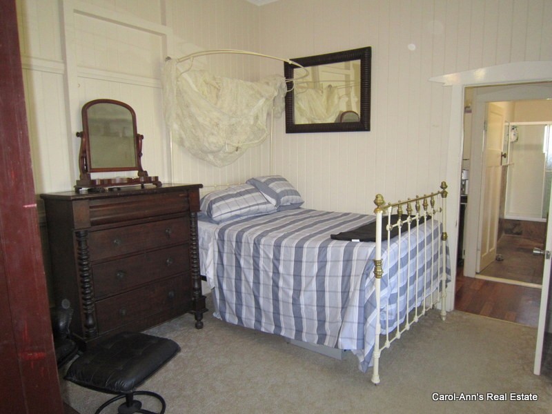 126 Barton Road, Hawthorne QLD 4171